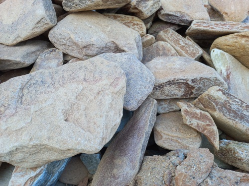 Златолит жёлтый, жёлто-зелёный глыбки и валуны для ланшафтного дизайна купить в Салавате