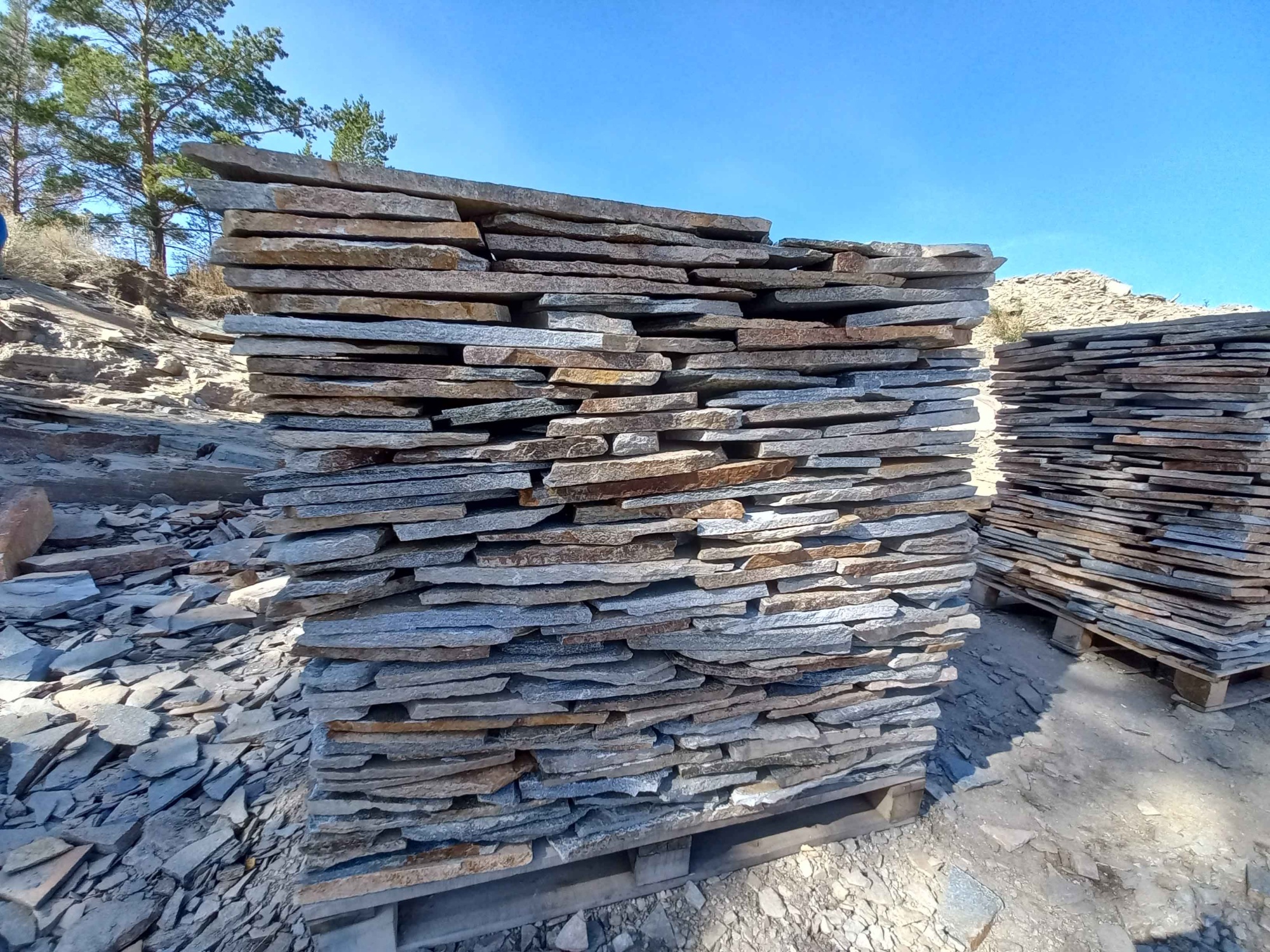 Плитняк златолит серебристый для фасада купить в Салавате