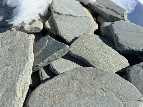 Плитняк златолит зелёный галтованный для цоколя купить в Салавате